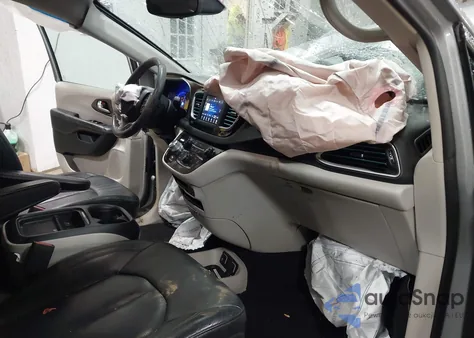 2018 Chrysler Pacifica Touring L из США, поврежденный, VIN 2C4RC1BG3JR119229